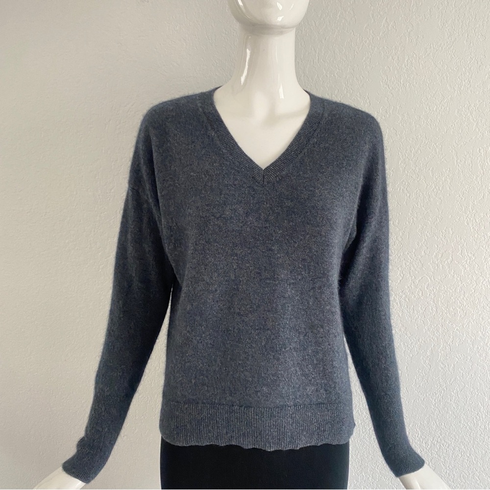 Tahari v neck 2 ply cashmere sweater - Picture 3 of 10